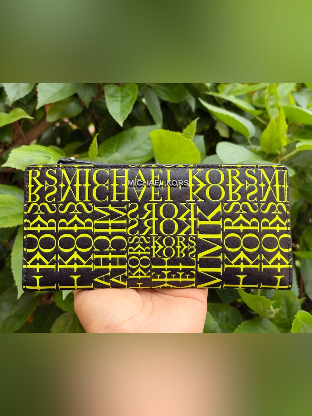 Michael Kors Money Pieces LG Carryall Bifold Wallet MK Black/Neon Yellow